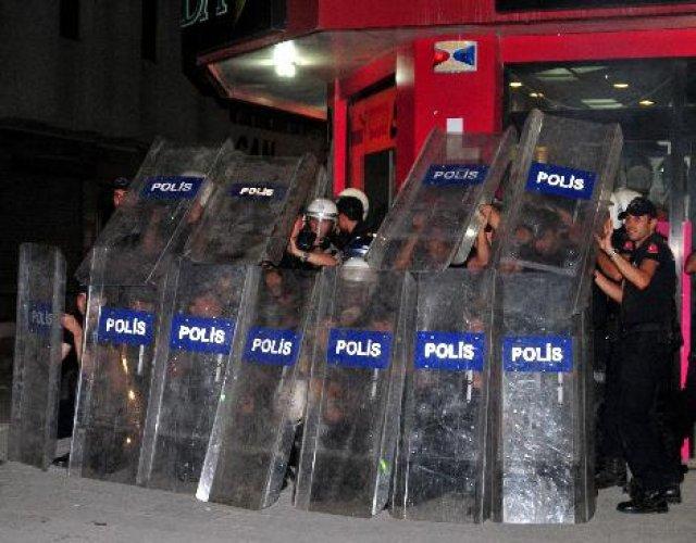 Hakkari’de PKK’lının öldürülmesi Van’da protesto edildi - Resim 5