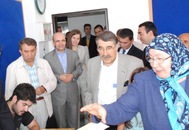 Türkiye referandum için sandık başında - Resim 14