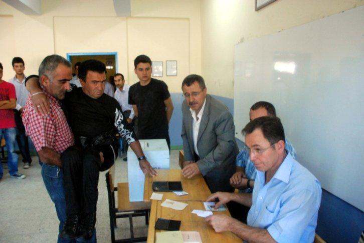 Türkiye referandum için sandık başında - Resim 18