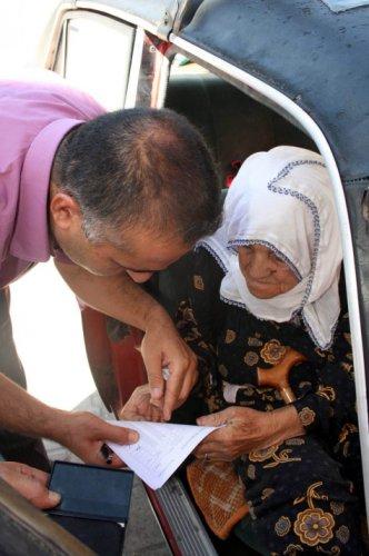 Türkiye referandum için sandık başında - Resim 17