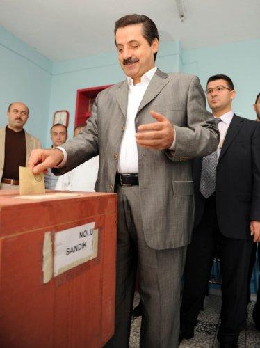 Türkiye referandum için sandık başında - Resim 8