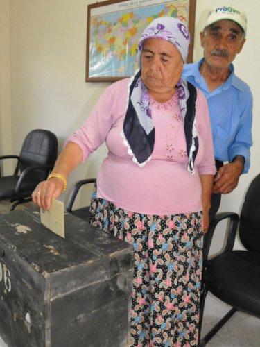 Türkiye referandum için sandık başında - Resim 16