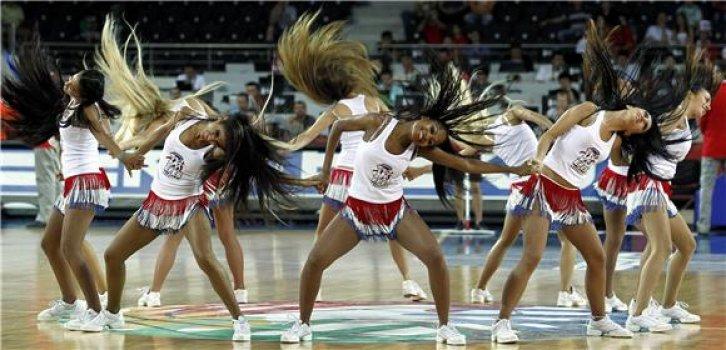 FİBA 2010'un seksi ponpon kızları