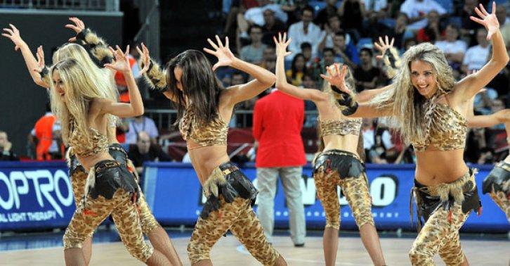 FİBA 2010'un seksi ponpon kızları