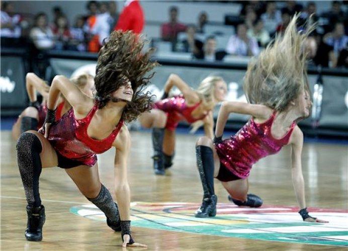 FİBA 2010'un seksi ponpon kızları