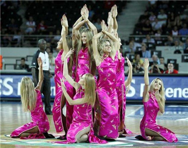 FİBA 2010'un seksi ponpon kızları