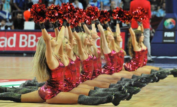 FİBA 2010'un seksi ponpon kızları