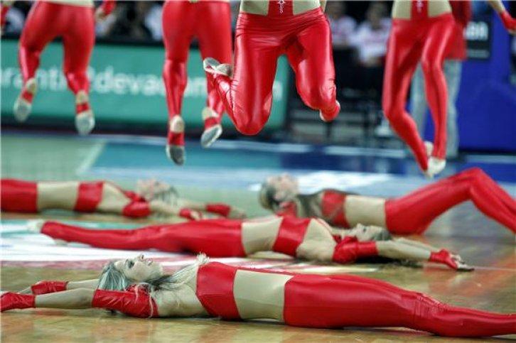 FİBA 2010'un seksi ponpon kızları