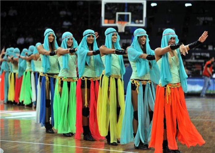 FİBA 2010'un seksi ponpon kızları