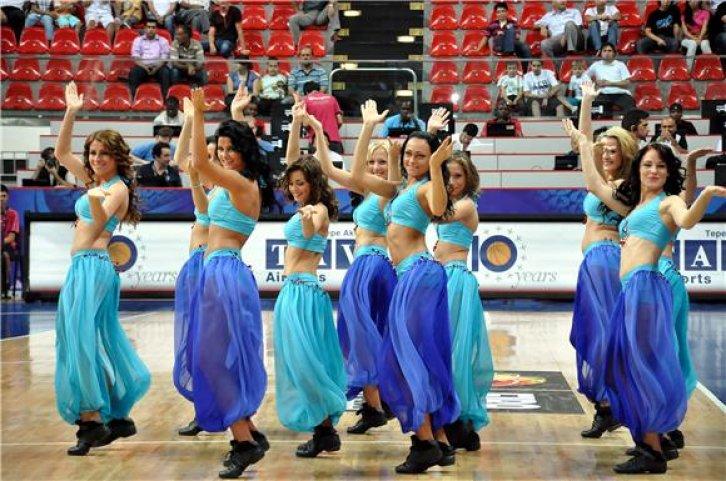 FİBA 2010'un seksi ponpon kızları