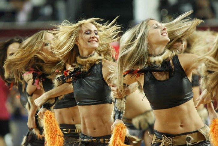 FİBA 2010'un seksi ponpon kızları