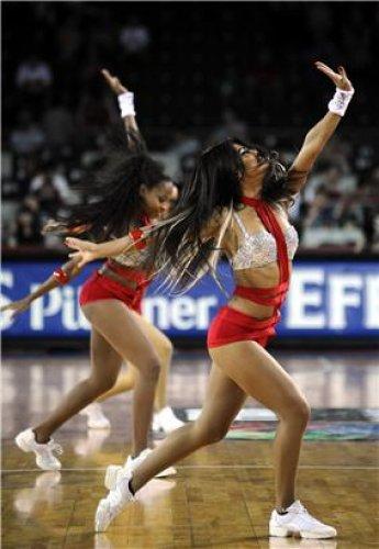 FİBA 2010'un seksi ponpon kızları