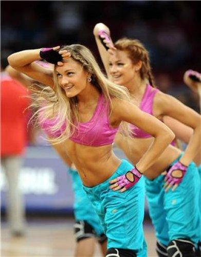 FİBA 2010'un seksi ponpon kızları