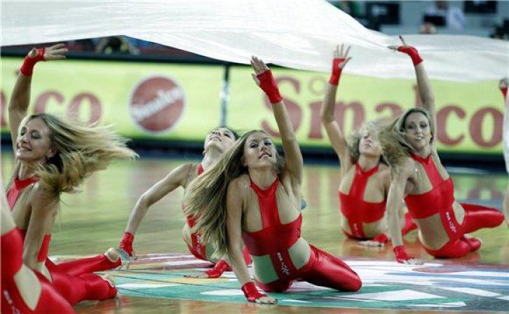 FİBA 2010'un seksi ponpon kızları