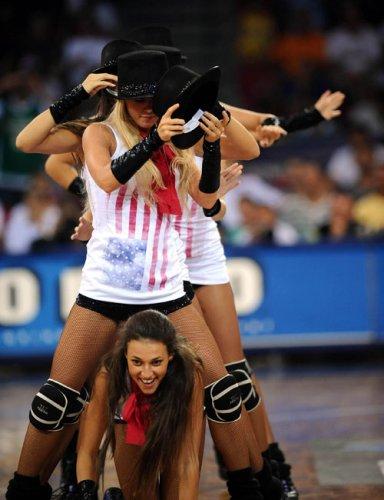 FİBA 2010'un seksi ponpon kızları