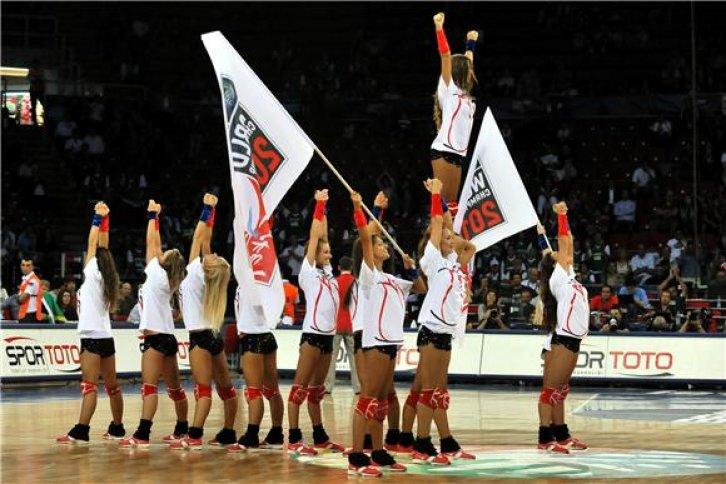 FİBA 2010'un seksi ponpon kızları