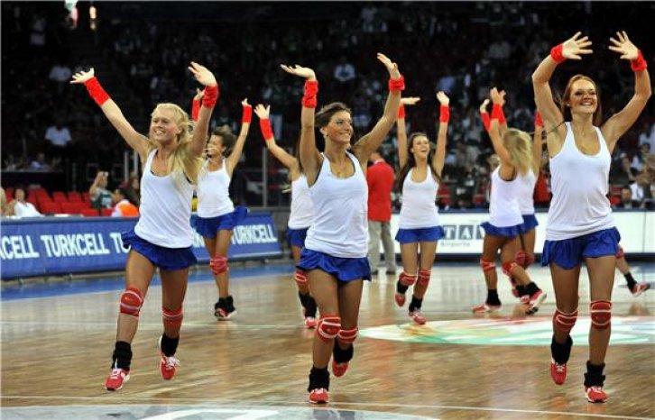 FİBA 2010'un seksi ponpon kızları