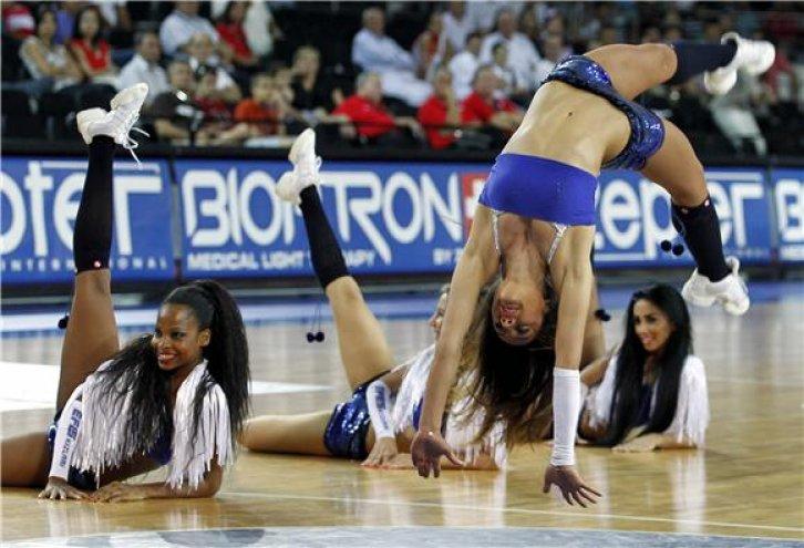 FİBA 2010'un seksi ponpon kızları