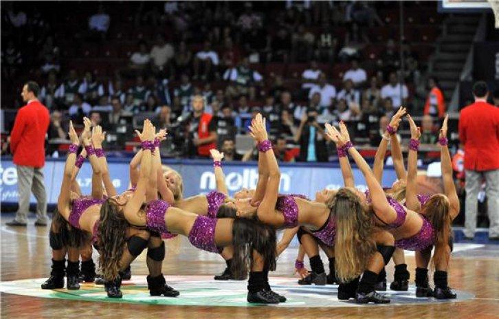 FİBA 2010'un seksi ponpon kızları