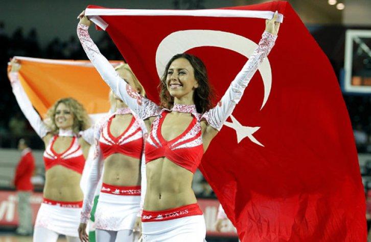 FİBA 2010'un seksi ponpon kızları