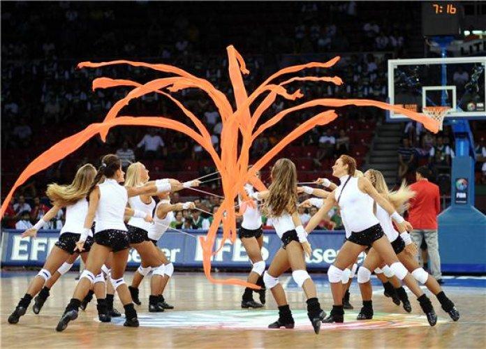 FİBA 2010'un seksi ponpon kızları