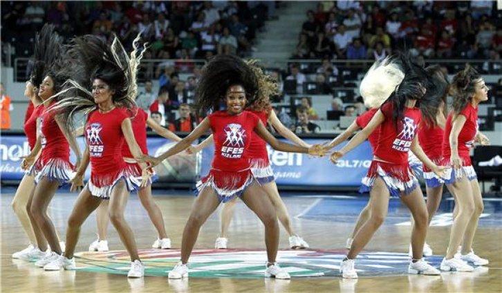 FİBA 2010'un seksi ponpon kızları