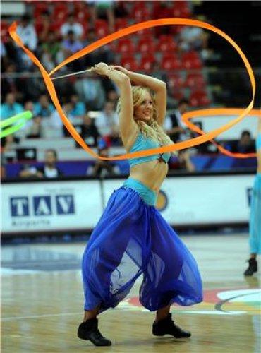 FİBA 2010'un seksi ponpon kızları