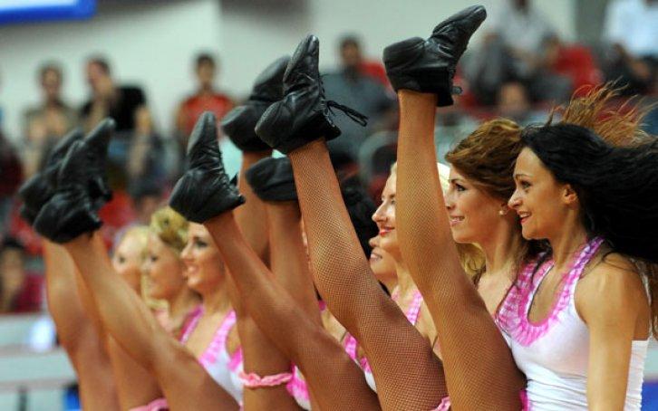 FİBA 2010'un seksi ponpon kızları