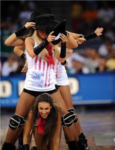 FİBA 2010'un seksi ponpon kızları