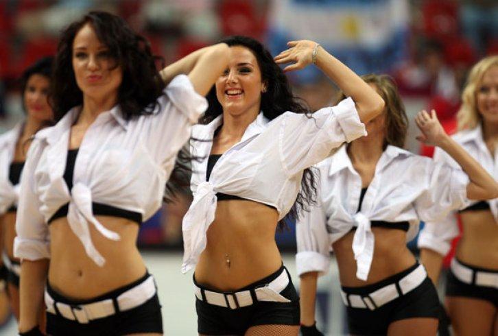 FİBA 2010'un seksi ponpon kızları