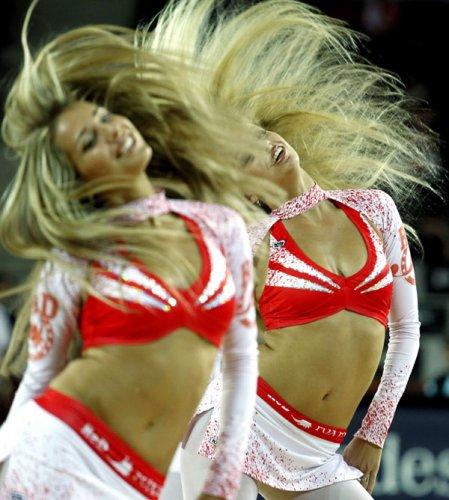 FİBA 2010'un seksi ponpon kızları