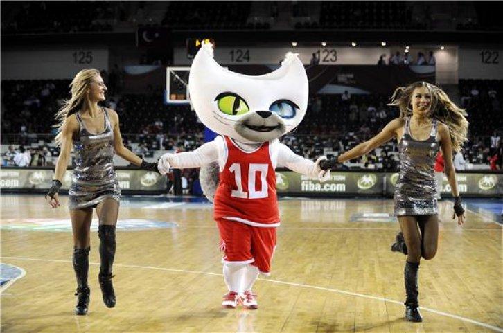 FİBA 2010'un seksi ponpon kızları