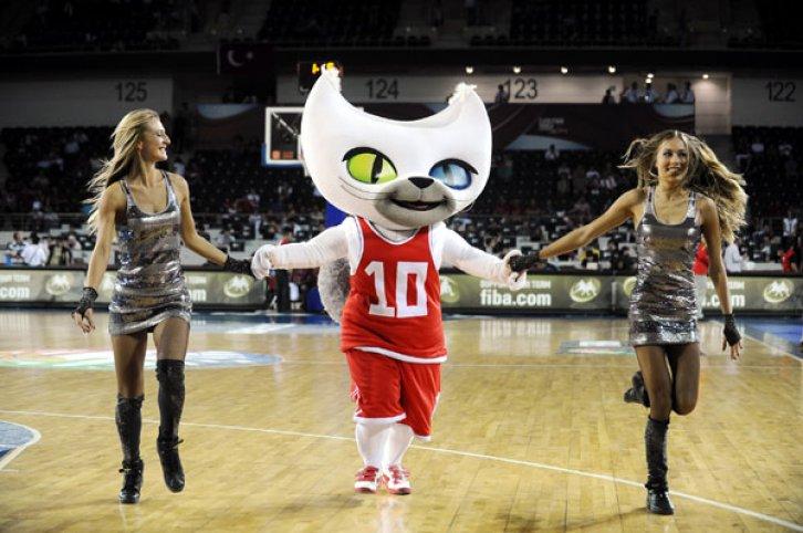 FİBA 2010'un seksi ponpon kızları