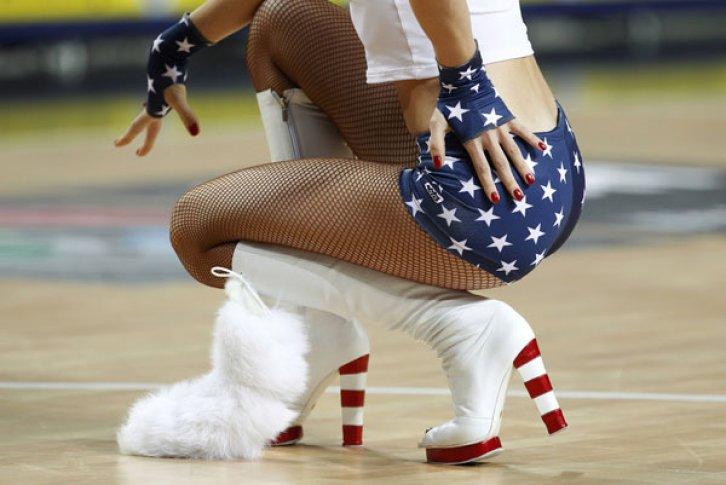 FİBA 2010'un seksi ponpon kızları