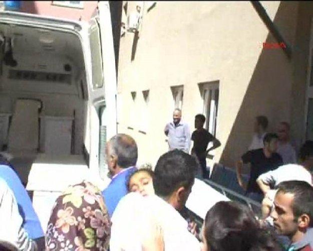 Hakkari'de minibüs mayına çarptı - Resim 6