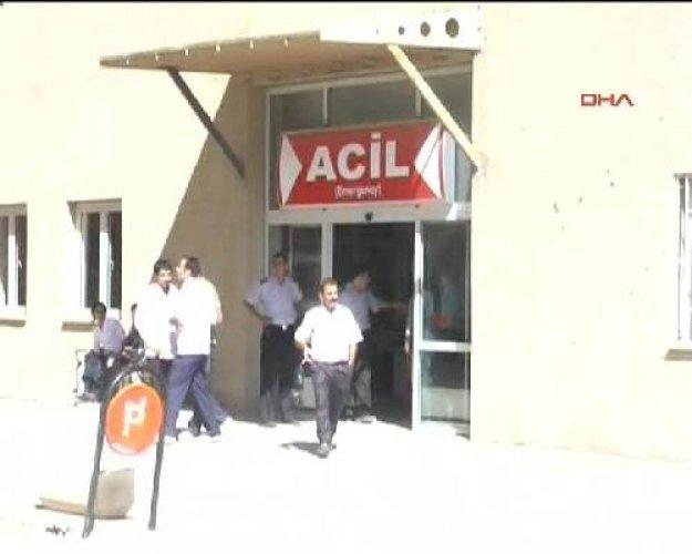 Hakkari'de minibüs mayına çarptı - Resim 1
