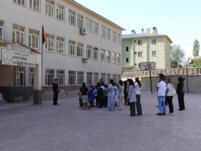 Hakkari'de öğretmenler öğrenci bekledi - Resim 4