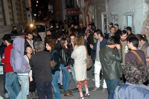 Beyoğlu'nda sanat galerisine saldırı  - Resim 8