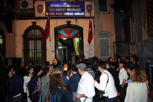 Beyoğlu'nda sanat galerisine saldırı  - Resim 17