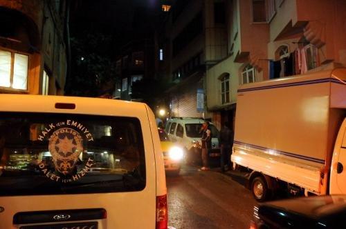Beyoğlu'nda sanat galerisine saldırı  - Resim 19