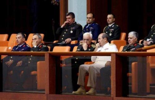 Abdullah Gül'ün Meclis konuşmasında ayağa kalkmadılar - Resim 18