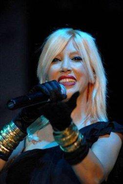 Ünlülerin dudak uçuklatan arabaları