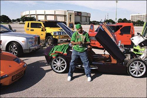 Ünlülerin dudak uçuklatan arabaları