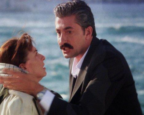 Öyle Bir Geçer Zaman Ki’de tüm aile parçalandı - Resim 1