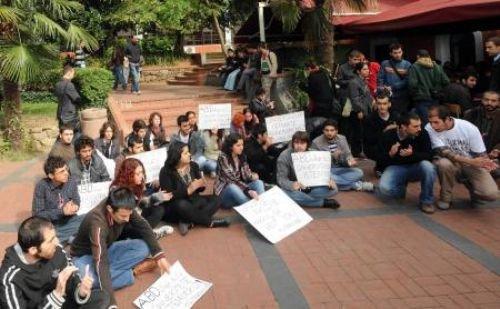 Üniversitede Abdullah Gül'e protesto  - Resim 1