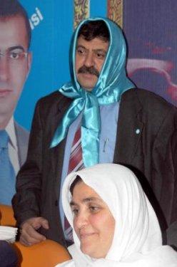 Partili erkekler de kadınlarla birlikte başlarını örttü - Resim 6
