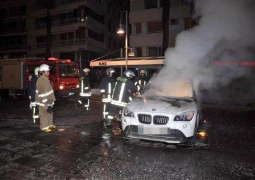 125 bin TL’lik otomobilini yaktı - Resim 1