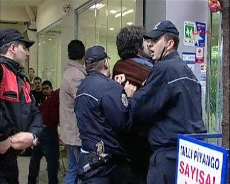 Marmara Üniversitesi'nde olay  - Resim 8