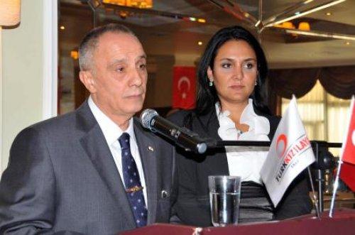 Gazeteciler eşinin bacaklarını çekince.. - Resim 7