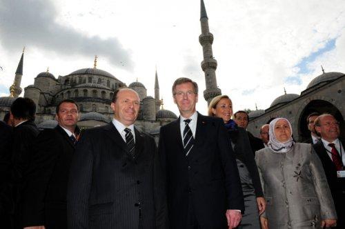Alman First Lady başını örttü - Resim 1